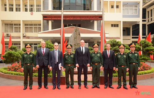 Phó thủ tướng Chính phủ Liên bang Nga thăm Trung tâm Nhiệt đới Việt-Nga